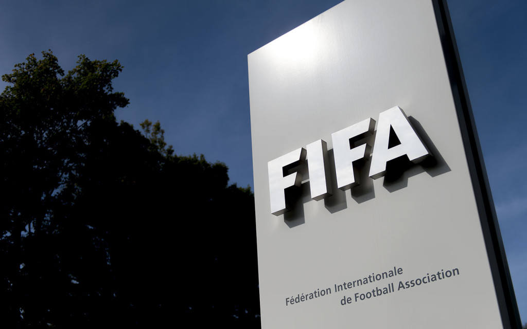 Logo da FIFA em Zurique. AFP PHOTO / FABRICE COFFRINI