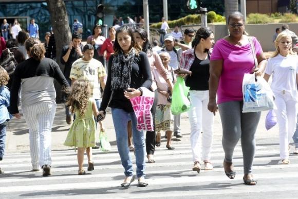 Rendimento médio mensal real, ou seja, descontada a inflação, foi R$ 1.987 entre os homens no ano passado, enquanto o das mulheres foi R$ 1.480Arquivo/Agência Brasil