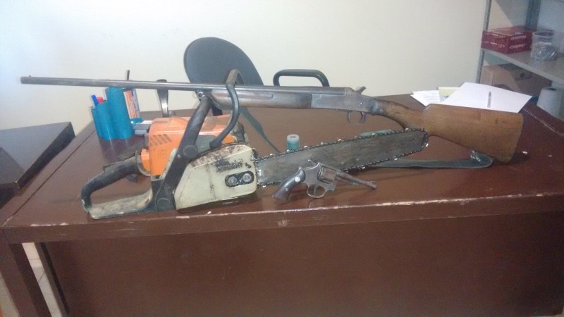 Armas e munições também foram encontradas com o vereador.