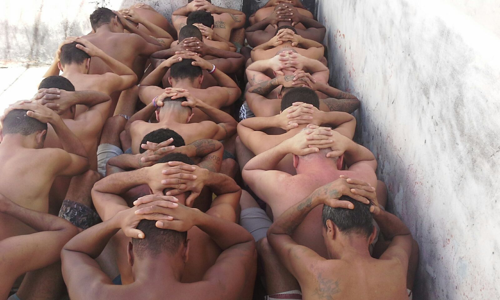 Policiais da 14ª CIPM, comandados pelo Major Carlos Eduardo Belleli, evitaram a fuga de mais de 40 presos do presídio de Alto Paraíso de Goiás.