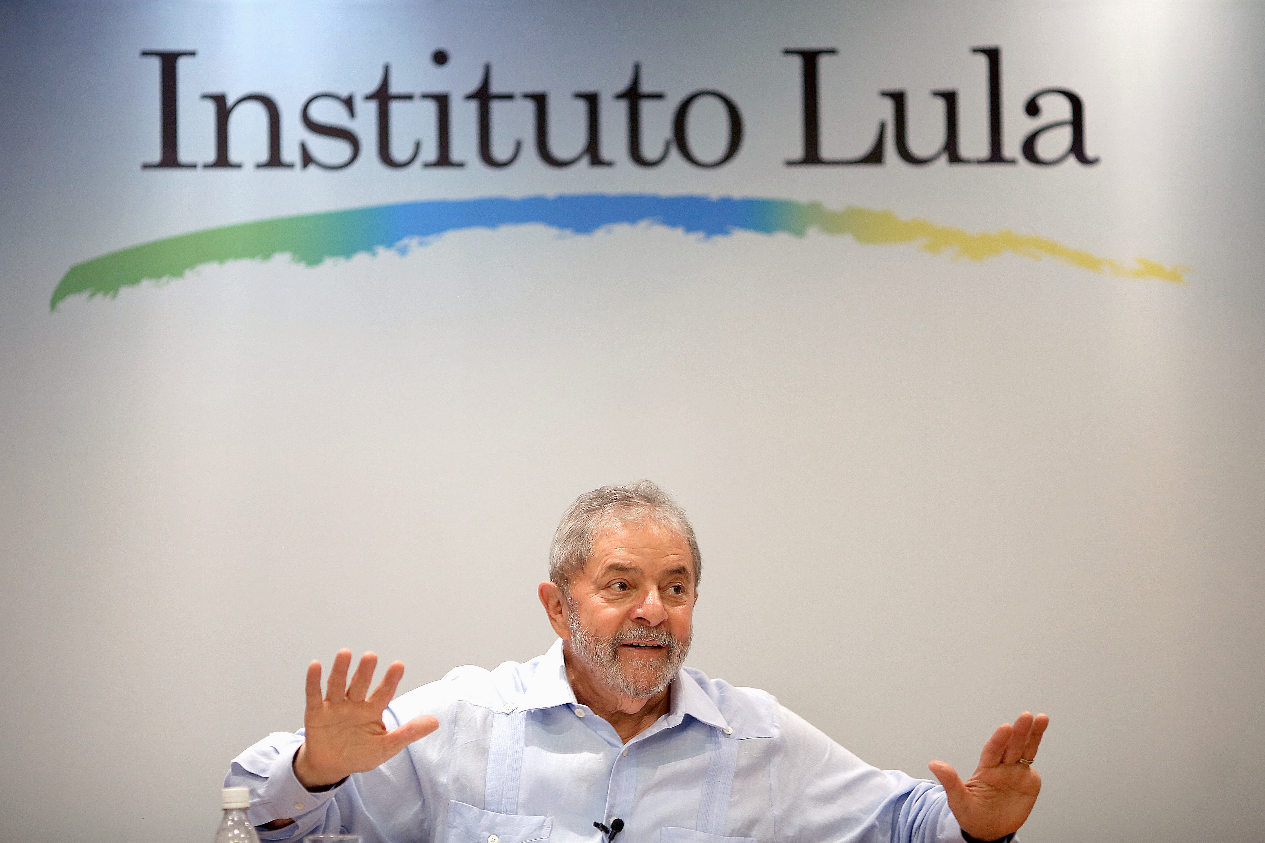 "A conclusão de maior plausibilidade seria a de que o grupo Odebrecht arcou com os custos de construção da sede da referida entidade e/ou de outras propriedades pertencentes a Luiz Inácio Lula da Silva", aponta o delegado.