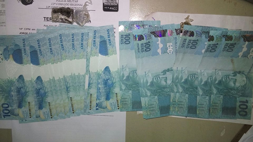Policiais da 14ª CIPM prenderam bandidos que tentavam passar mais de R$ 2.500,00 em notas de cem reais falsas, em Alto Paraíso.