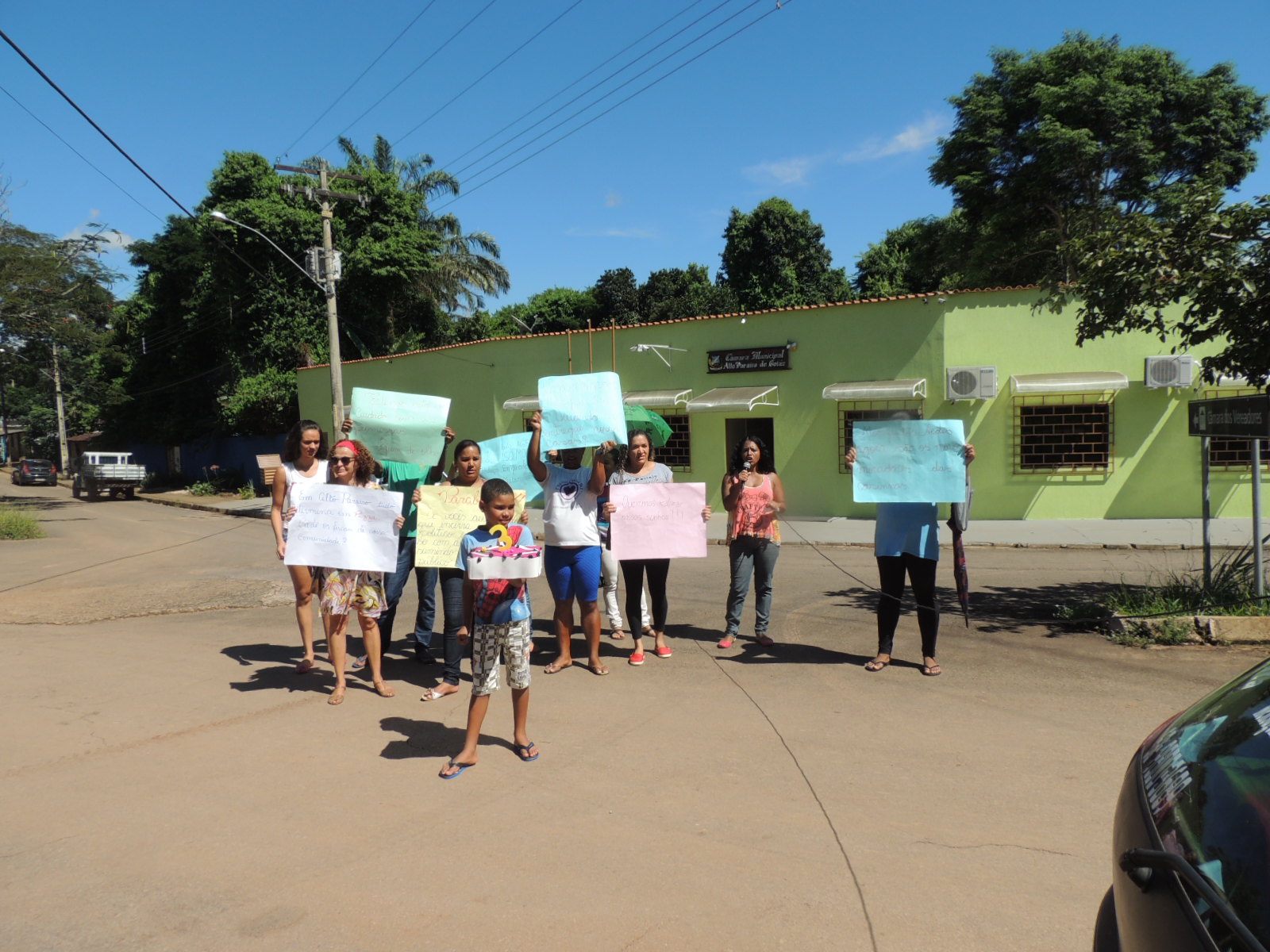 Término da manifestação em frente a Câmara de vereadores, segundo os organizadores, é para chamar a atenção dos representantes municipais para a causa das famílias contempladas.