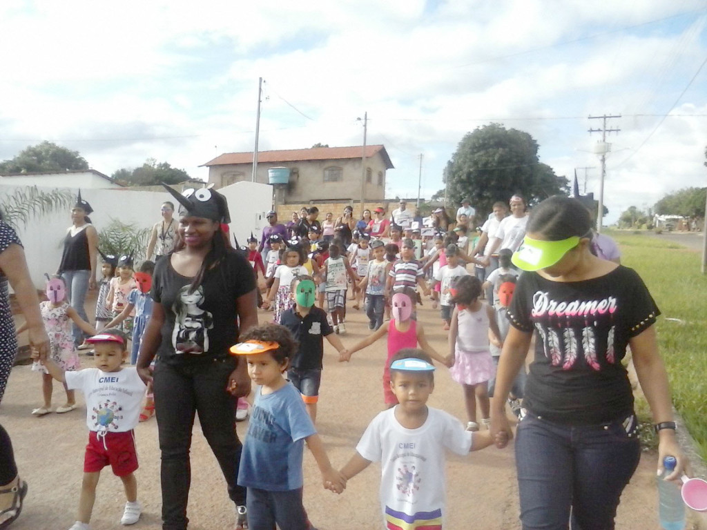 Caminhada fez parte do dia de luta contra o Aedes Aegypti em Alto Paraíso