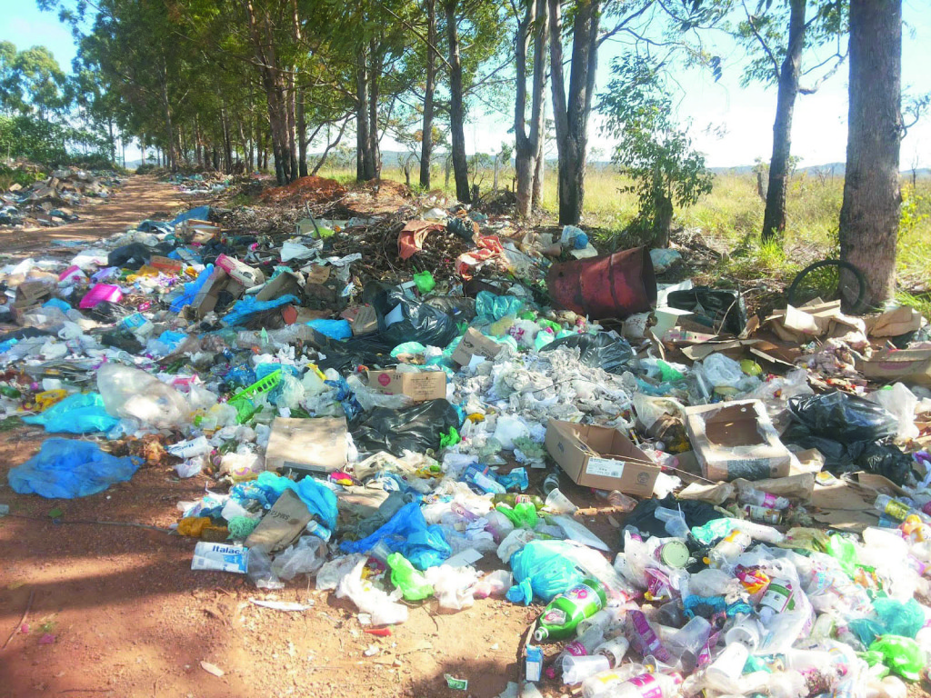 Lixão de Alto Paraíso – Moscas e contaminação do solo estão entre os males