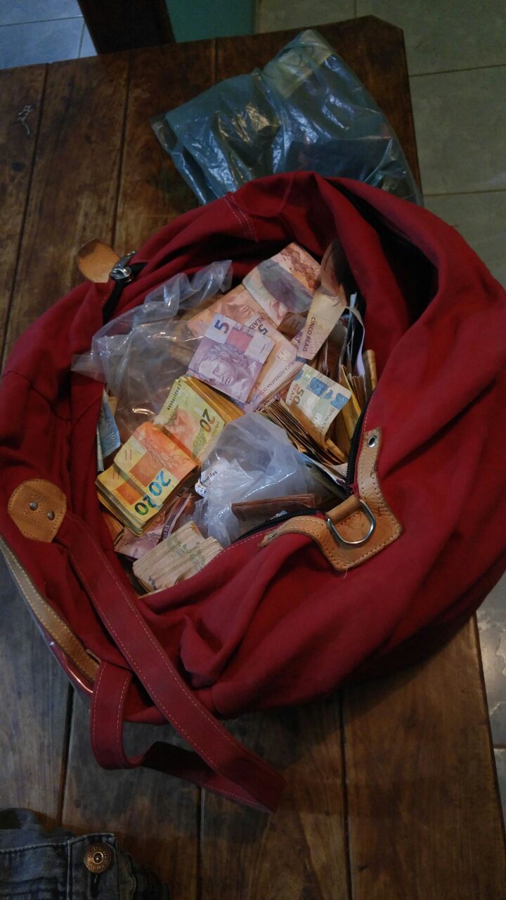 Parte do dinheiro roubado foi encontrado com o bandido