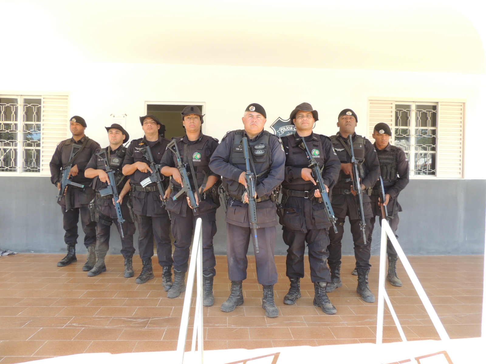 Tenente Souza e seus comandados da Companhia de Policiamento Tático (CPT) de Formosa.