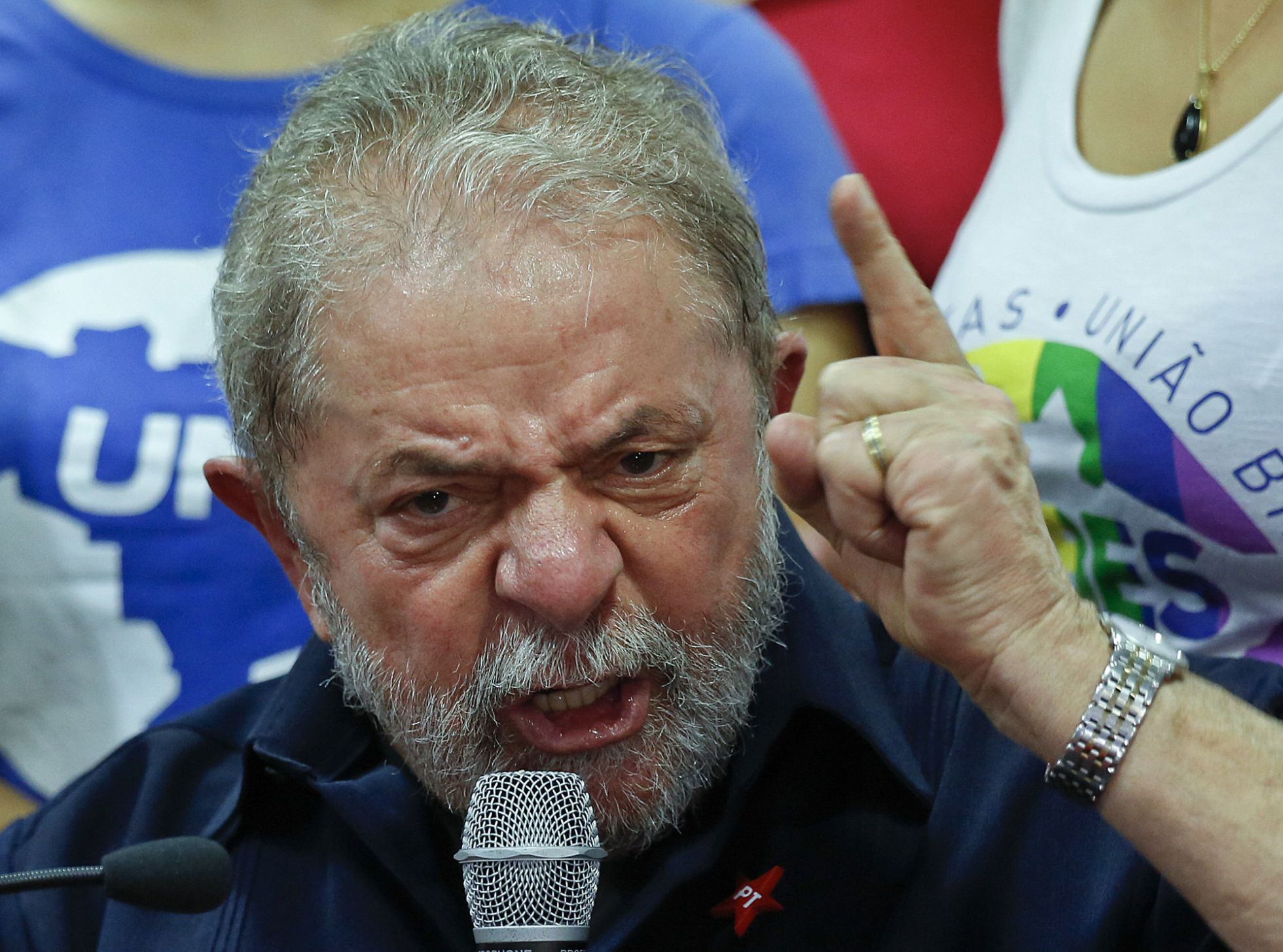 O ex-presidente Lula confidenciou a interlocutores que está preocupado com a situação de dona Marisa Letícia, denunciada pela Lava Jato.