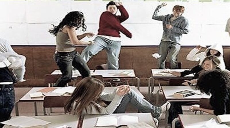 EDUCAÇÃO – Projeto permite reprovação de alunos no ano escolar por mau comportamento.
