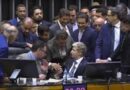 OCUPAÇÃO DA MESA DIRETORA –  Motta envia pedido de afastamento de 15 deputados após motim na Câmara.