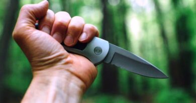 DROGADO E VIOLENTO – Filho esfaqueia pai sete vezes depois de ganhar moto de presente.